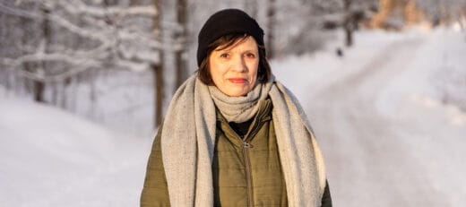 Leena Suurpää talvimaisemassa.
