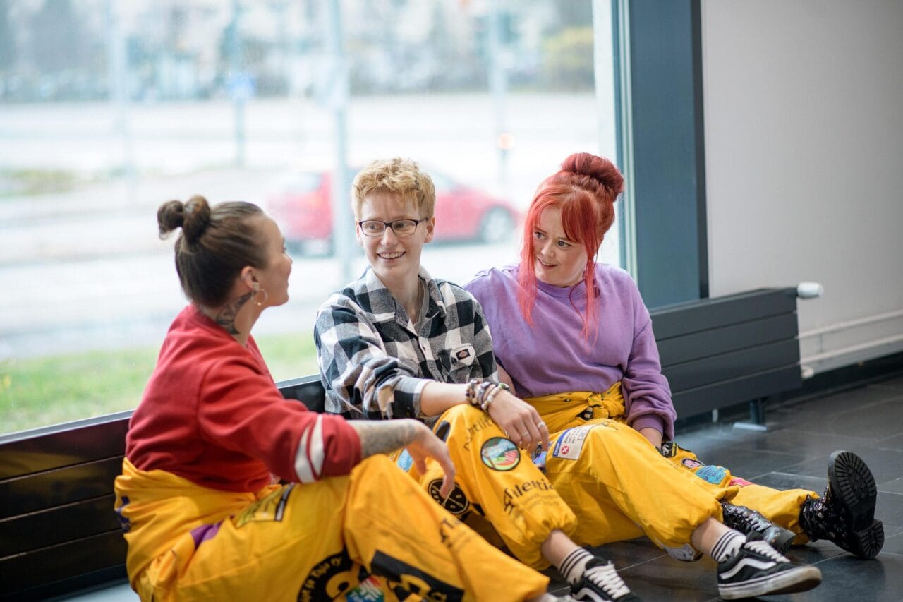 Pylväsdiagrammikuviossa on näytetty Diakin NPS-luku 33 verrattuna kolmeen seuraavaksi parhaimpaan ammattikorkeakouluun