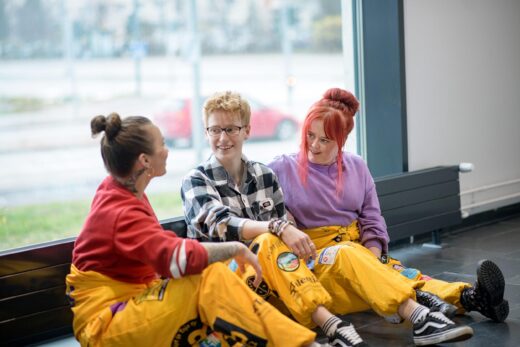 Pylväsdiagrammikuviossa on näytetty Diakin NPS-luku 33 verrattuna kolmeen seuraavaksi parhaimpaan ammattikorkeakouluun