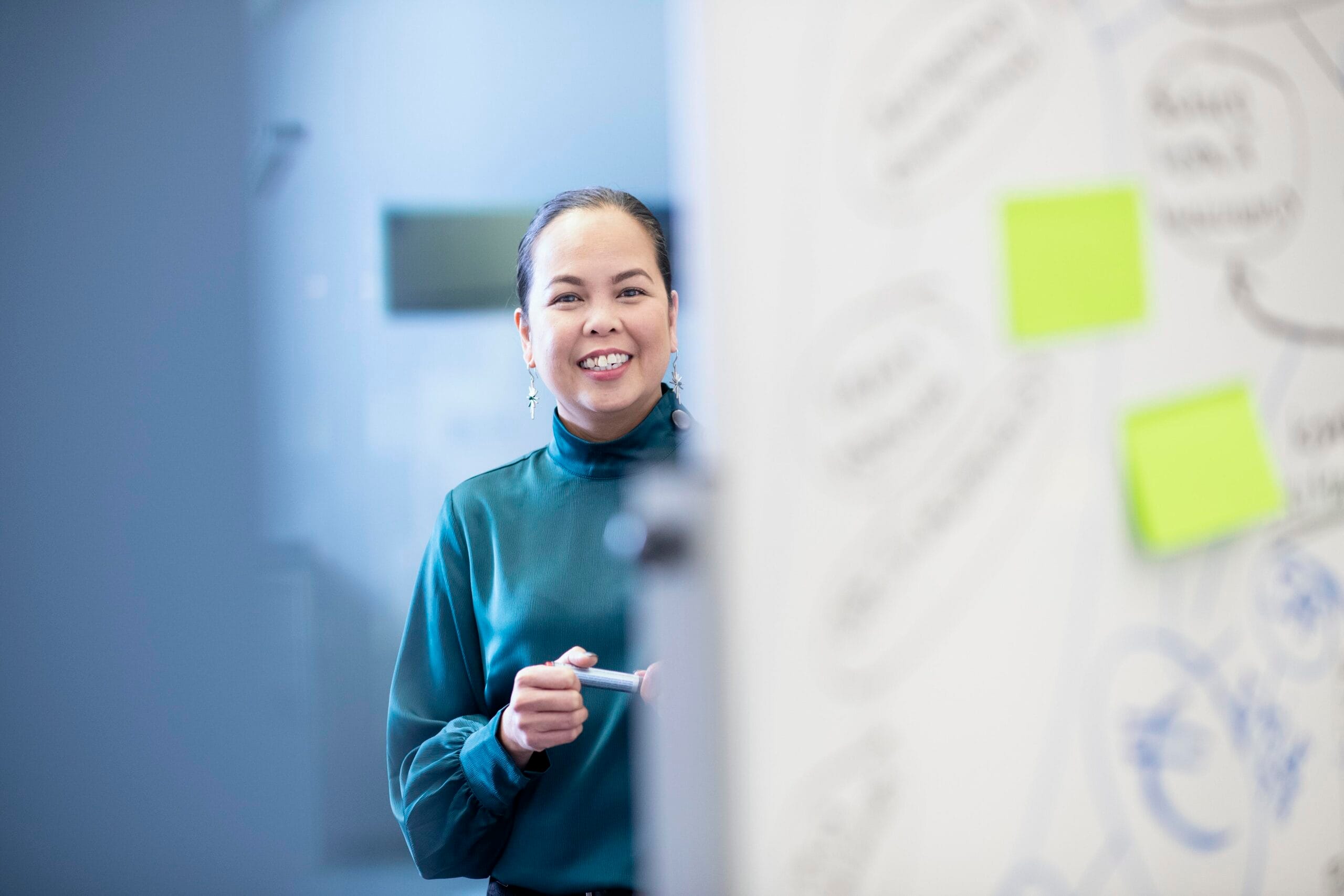 Nainen ja valkotaulu, kuvituskuva.