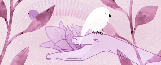 jossa valkoinen lintu istuu ojennetulla kädellä. Taustalla näkyy suuria lehtiä ja kukkia.