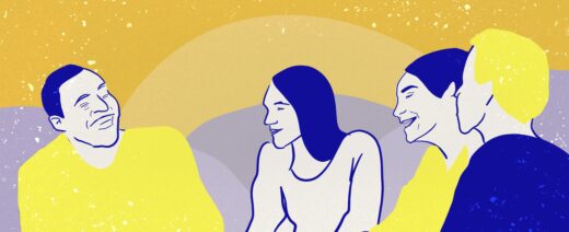 Neljä ihmistä keskustelemassa pöydän ääressä