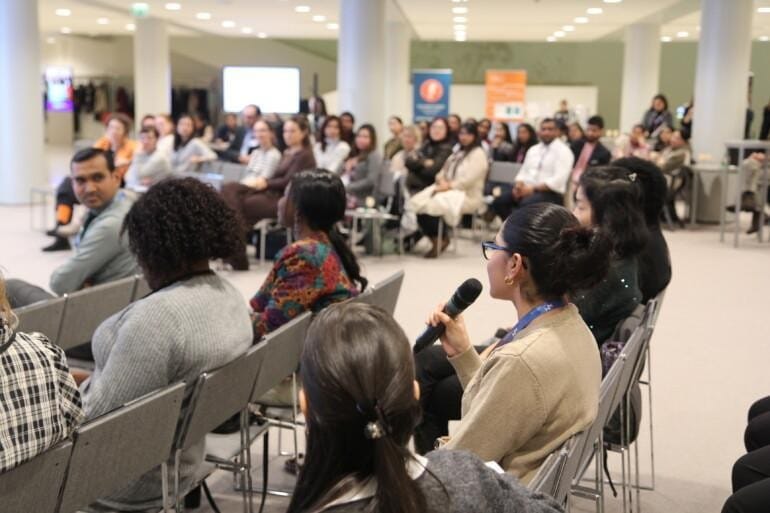 Osallistujia Build your network. build your career -alumnitapahtumassa.