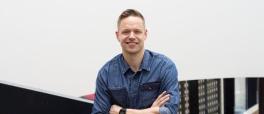 puolivartalokuva Signmarkistapuolivartalokuva Signmarkistapuolivartalokuva hymyilevästä Signmarkista