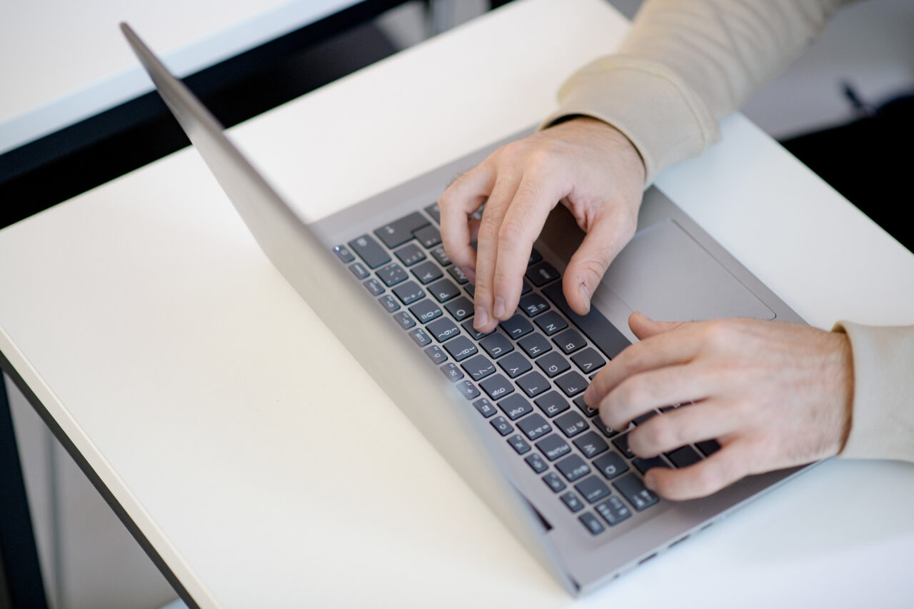 Sormet näppäimistöllä