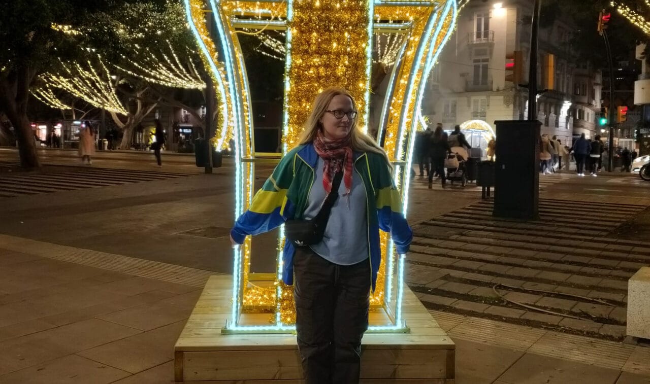 Lotta-Maria Suomalainen Espanjan maisemassa.